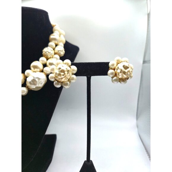 Vintage Baroque Pearl Bead Necklace & Clip Earrings Set Faux Pearl Gold Tone - Picture 2 of 5